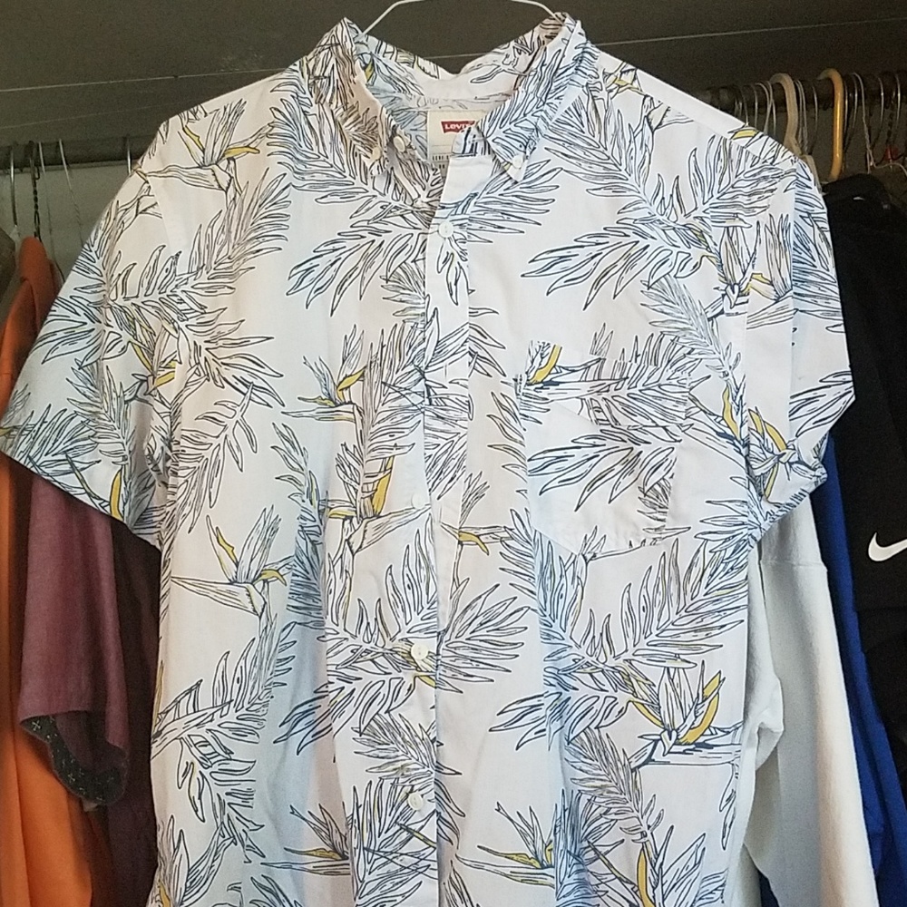 Levi button up shirt large